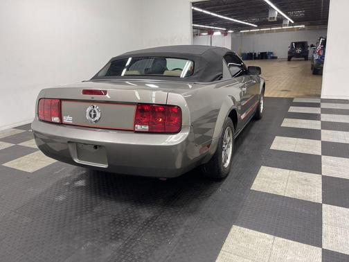 Gray 2005 Ford Mustang
