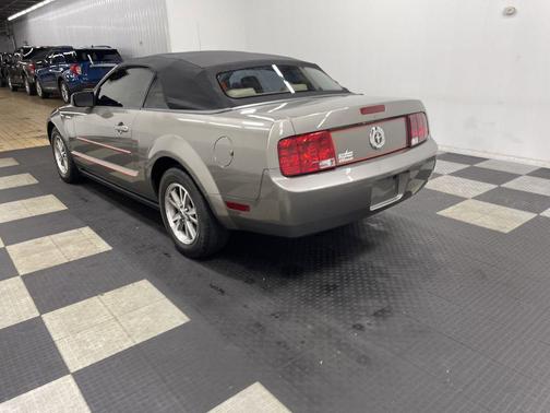 Gray 2005 Ford Mustang