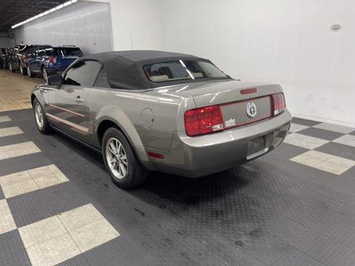 Gray 2005 Ford Mustang