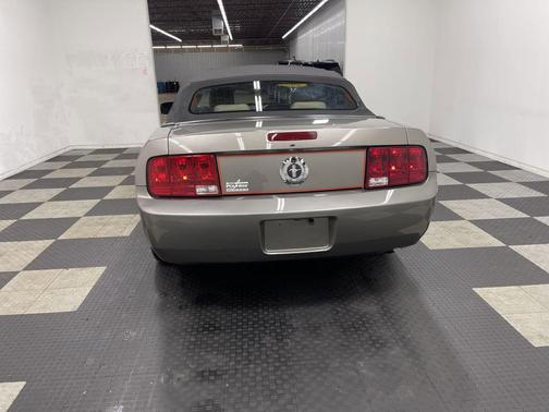 Gray 2005 Ford Mustang