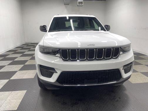 Bright White 2026 Jeep Grand Cherokee Laredo