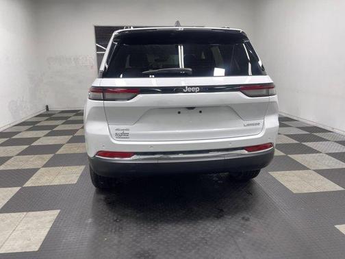 Bright White 2026 Jeep Grand Cherokee Laredo