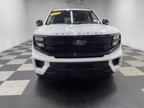 Oxford White 2025 Ford Expedition Active