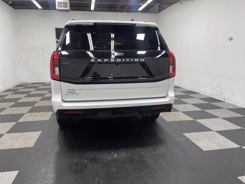 Oxford White 2025 Ford Expedition Active