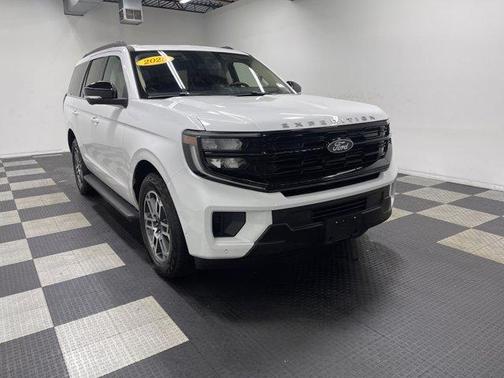 Oxford White 2025 Ford Expedition Active