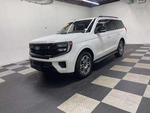 Oxford White 2025 Ford Expedition Active
