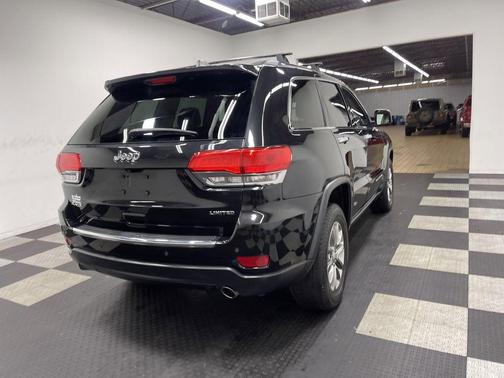 Brilliant Black Crystal Pearlcoat 2016 Jeep Grand Cherokee Limited