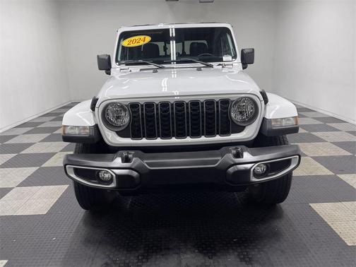 2024 Jeep Gladiator Sport