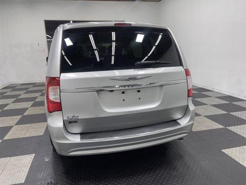 2011 Chrysler Town & Country Touring