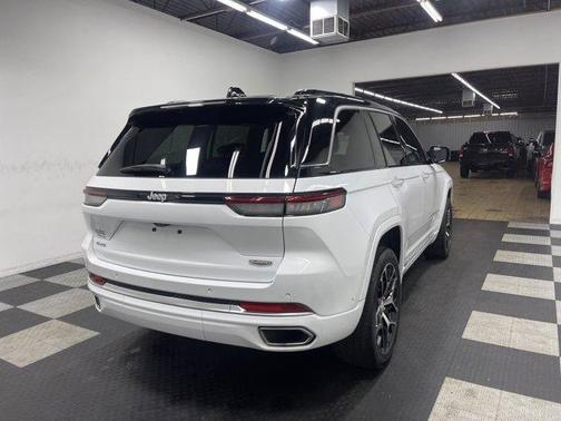 2025 Jeep Grand Cherokee Summit