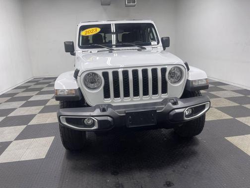 2023 Jeep Gladiator Overland