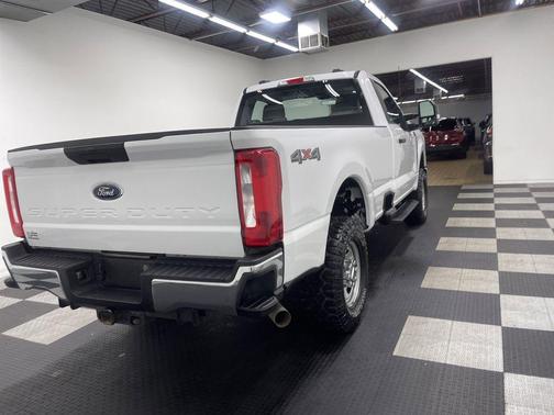 Oxford White 2024 Ford F-250 XL
