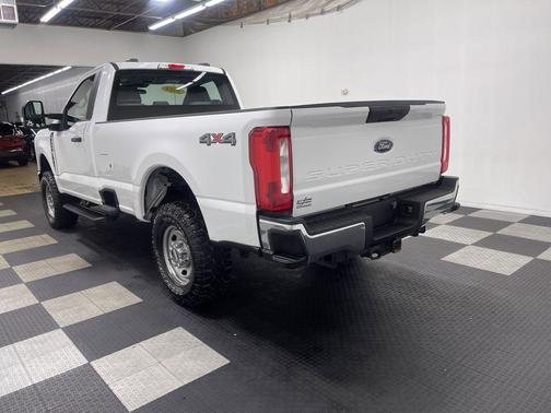 Oxford White 2024 Ford F-250 XL