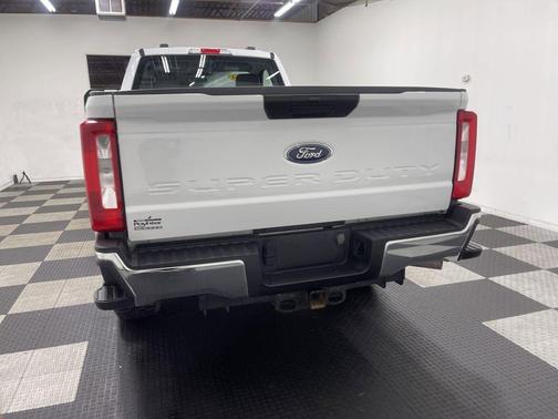 Oxford White 2024 Ford F-250 XL