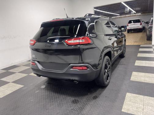 Brilliant Black Crystal Pearlcoat 2014 Jeep Cherokee Altitude