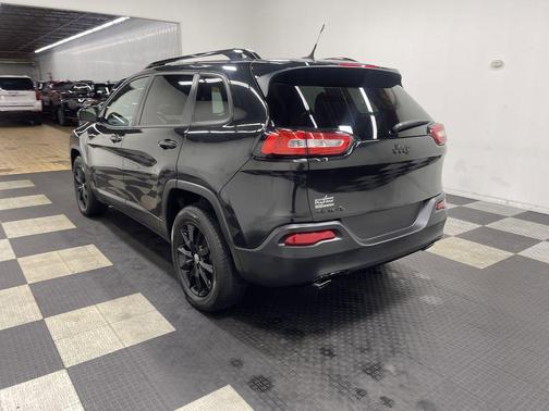 Brilliant Black Crystal Pearlcoat 2014 Jeep Cherokee Altitude