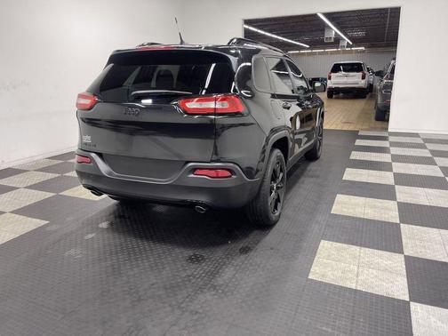 Brilliant Black Crystal Pearlcoat 2014 Jeep Cherokee Altitude