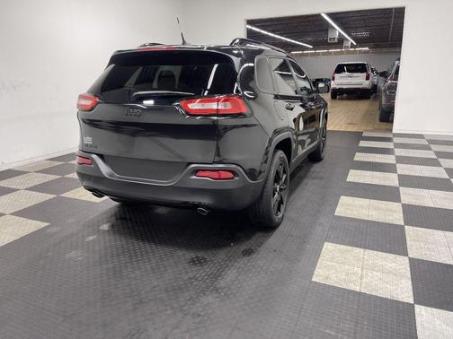 Brilliant Black Crystal Pearlcoat 2014 Jeep Cherokee Latitude