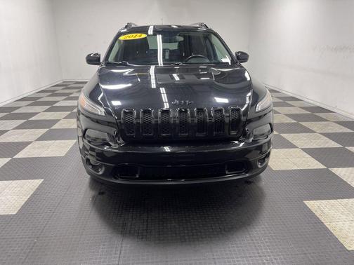 Brilliant Black Crystal Pearlcoat 2014 Jeep Cherokee Altitude