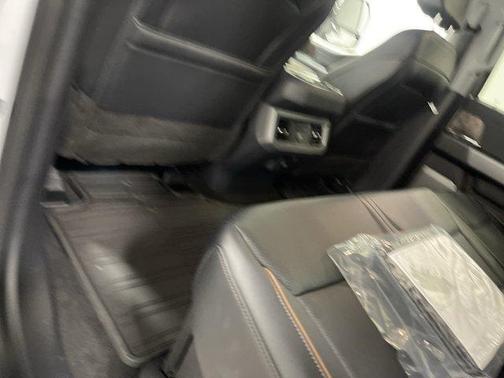 Oxford White 2026 Ford F-350 Lariat Super Duty