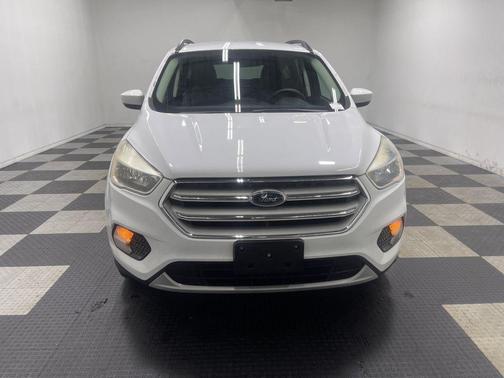 Oxford White 2018 Ford Escape SE