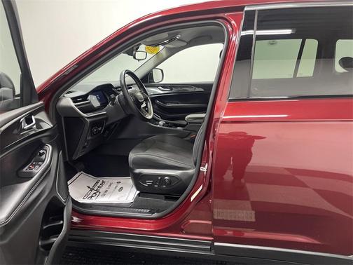 2022 Jeep Grand Cherokee Laredo