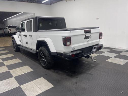 2022 Jeep Gladiator Sport