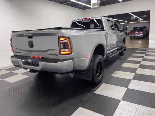 Billet Silver Metallic Clearcoat 2024 RAM 3500 Laramie