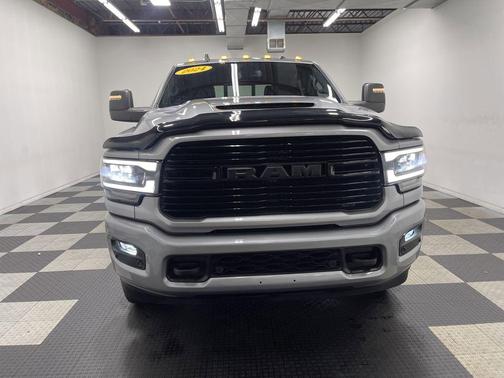 Billet Silver Metallic Clearcoat 2024 RAM 3500 Laramie