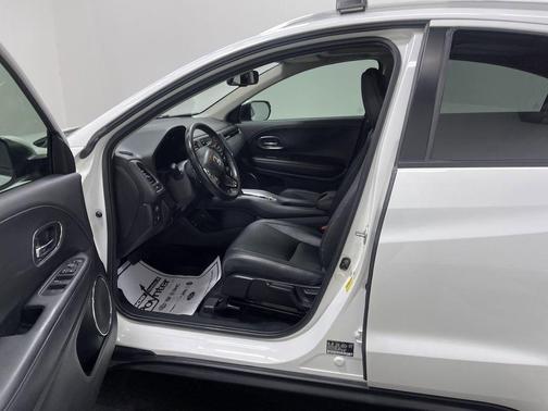 Platinum White Pearl 2019 Honda HR-V EX-L