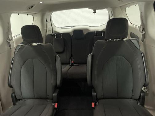 Granite Crystal Clearcoat Metallic 2017 Chrysler Pacifica Touring-L