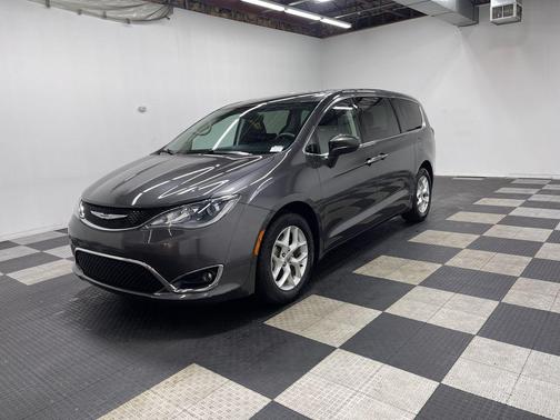 Granite Crystal Clearcoat Metallic 2017 Chrysler Pacifica Touring-L