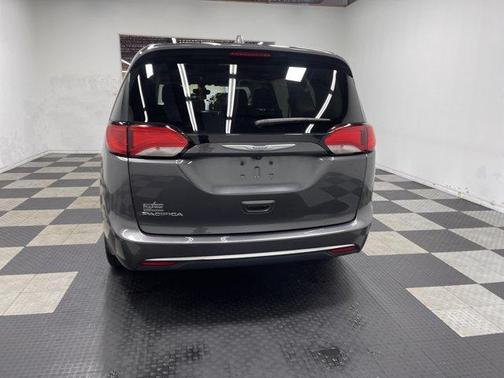 Granite Crystal Clearcoat Metallic 2017 Chrysler Pacifica Touring-L