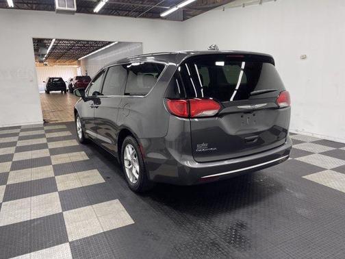 Granite Crystal Clearcoat Metallic 2017 Chrysler Pacifica Touring-L