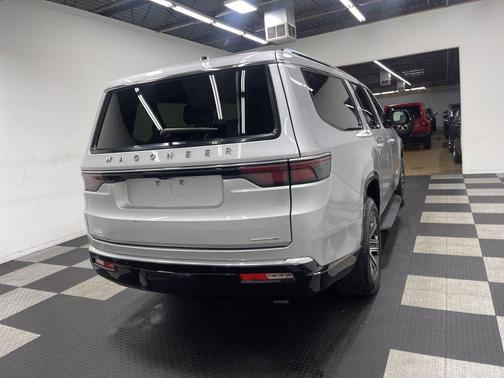 Silver Zynith 2024 Jeep Wagoneer L Series II