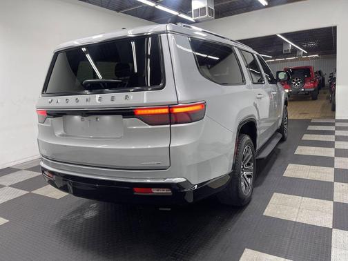 Silver Zynith 2024 Jeep Wagoneer L Series II