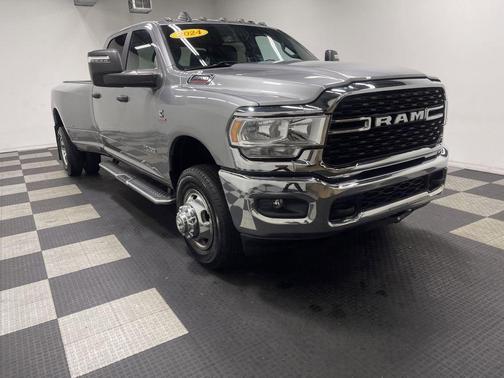 Billet Silver Metallic Clearcoat 2024 RAM 3500 Big Horn