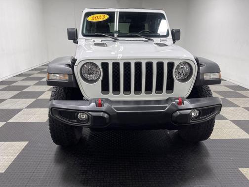 Bright White Clearcoat 2023 Jeep Wrangler Rubicon