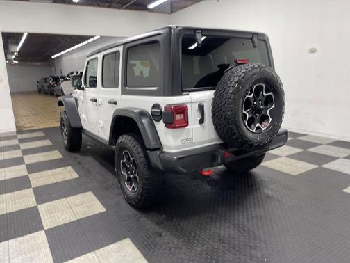 Bright White Clearcoat 2023 Jeep Wrangler Rubicon
