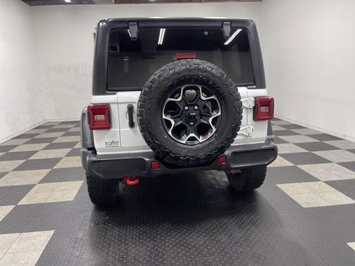 Bright White Clearcoat 2023 Jeep Wrangler Rubicon