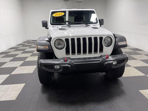 Bright White Clearcoat 2023 Jeep Wrangler Rubicon