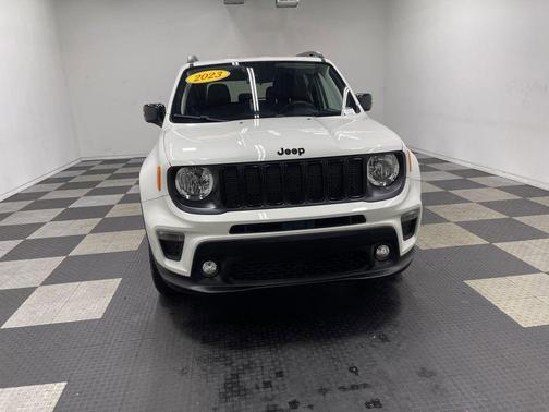 Alpine White Clearcoat 2023 Jeep Renegade Altitude