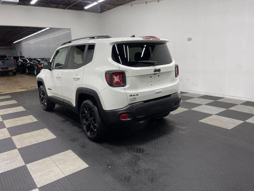 Alpine White Clearcoat 2023 Jeep Renegade Altitude