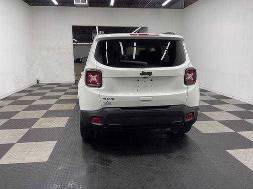 Alpine White Clearcoat 2023 Jeep Renegade Altitude