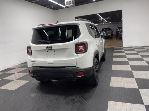 Alpine White Clearcoat 2023 Jeep Renegade Altitude