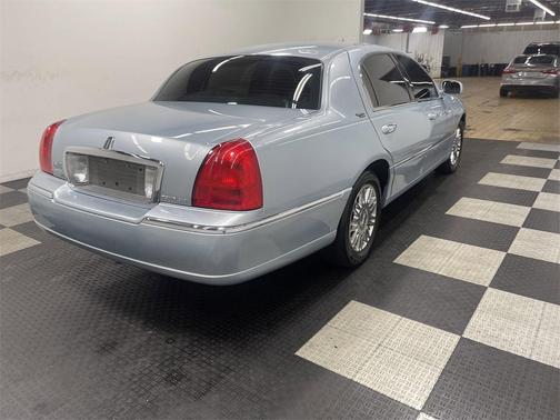 2007 Lincoln Town Car Signature Limited