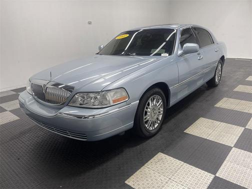 2007 Lincoln Town Car Signature Limited