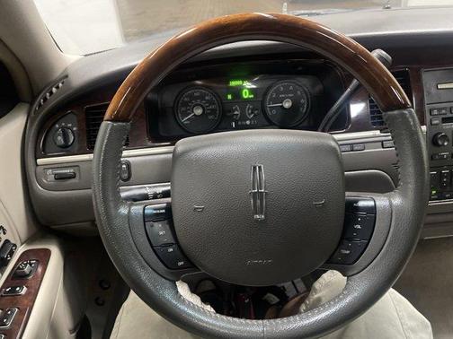 2007 Lincoln Town Car Signature Limited
