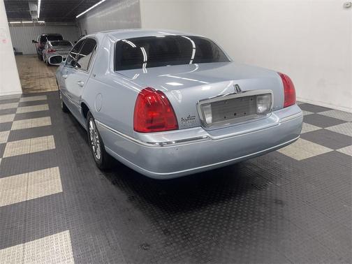 2007 Lincoln Town Car Signature Limited