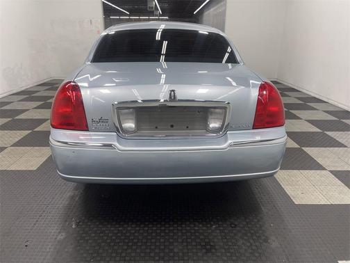 2007 Lincoln Town Car Signature Limited